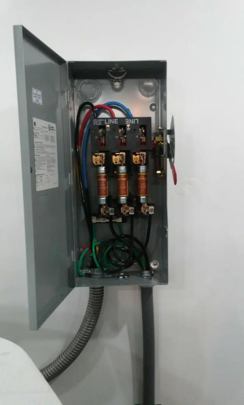 Three-phase disconnect switch installed for Smoke Detector Installation in Canutillo